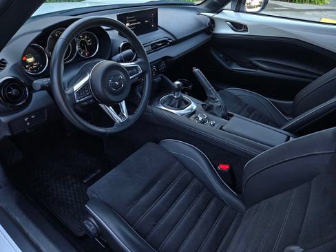 Certified 2025 MAZDA MX-5 Miata Club w/ Brembo/BBS Recaro Package RWD image 11