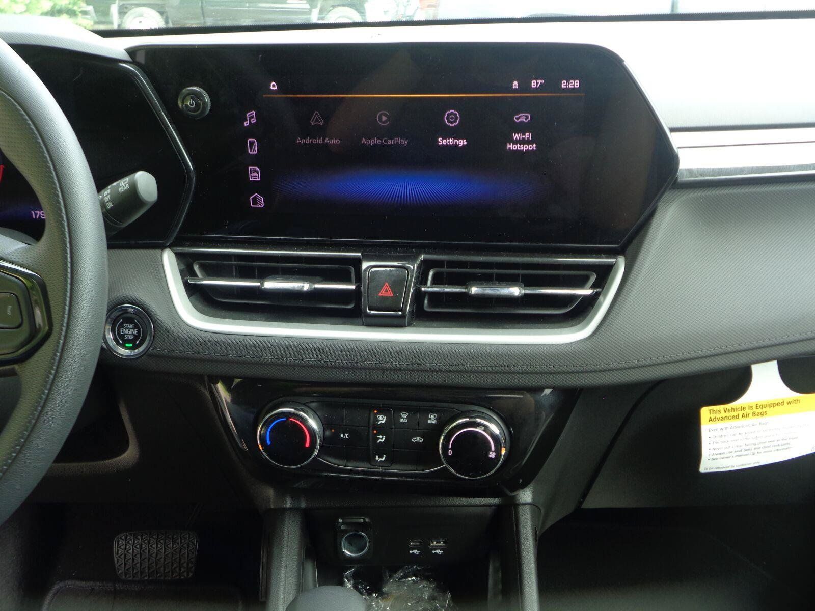 Used 2026 Chevrolet TrailBlazer LT AWD/4WD image 13