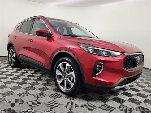 Used 2023 Ford Escape Platinum image 5