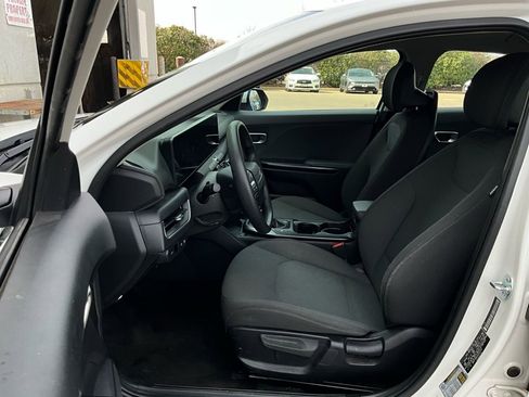 Used 2025 Kia K4 LXS image 10
