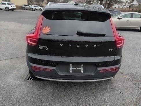 Used 2020 Volvo XC40 T5 Momentum w/ Protection Package Premier image 7