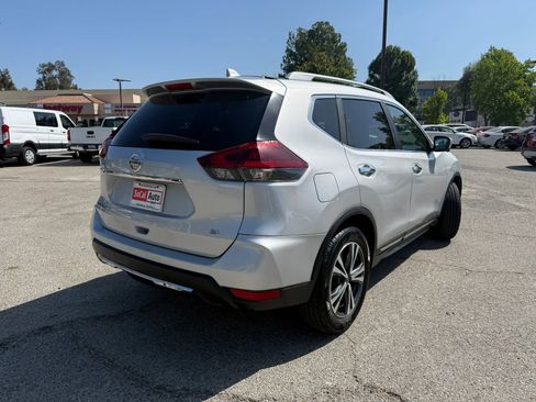 Used 2018 Nissan Rogue SL FWD image 3