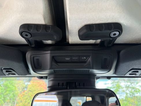 Used 2025 Jeep Gladiator Mojave w/ Convenience Group AWD/4WD image 27