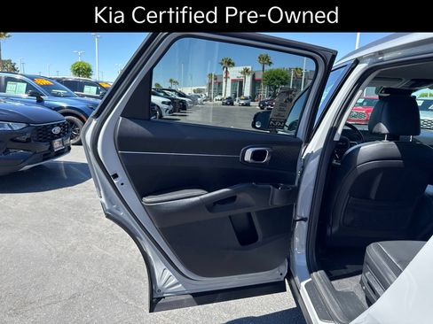 Certified 2025 Kia Sorento S FWD image 18