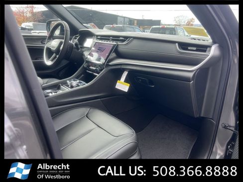 New 2025 Jeep Grand Cherokee Limited w/ Black Appearance Package image 15