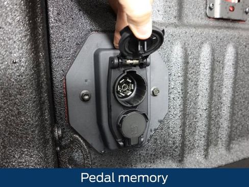 New 2026 Ford F350 Lariat w/ Black Appearance Package image 28