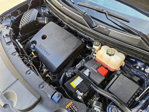 Used 2023 Chevrolet Traverse LT image 12