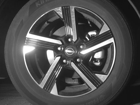 Used 2025 Nissan Sentra SV FWD image 13