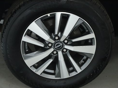 Certified 2025 Nissan Pathfinder SL image 12