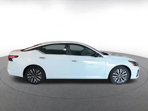 Used 2025 Nissan Altima 2.5 SV FWD image 16
