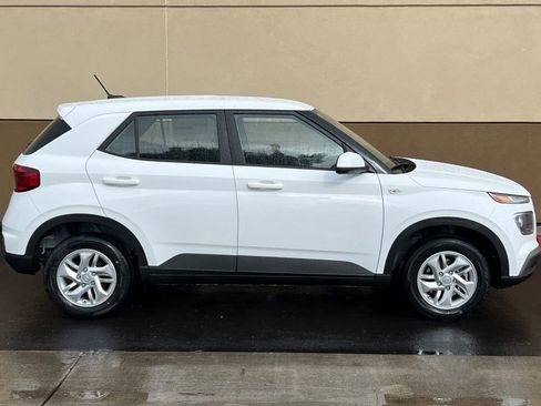 New 2026 Hyundai Venue SE image 4