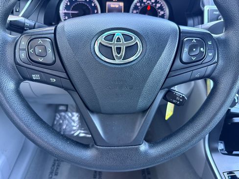 Used 2016 Toyota Camry LE FWD image 19