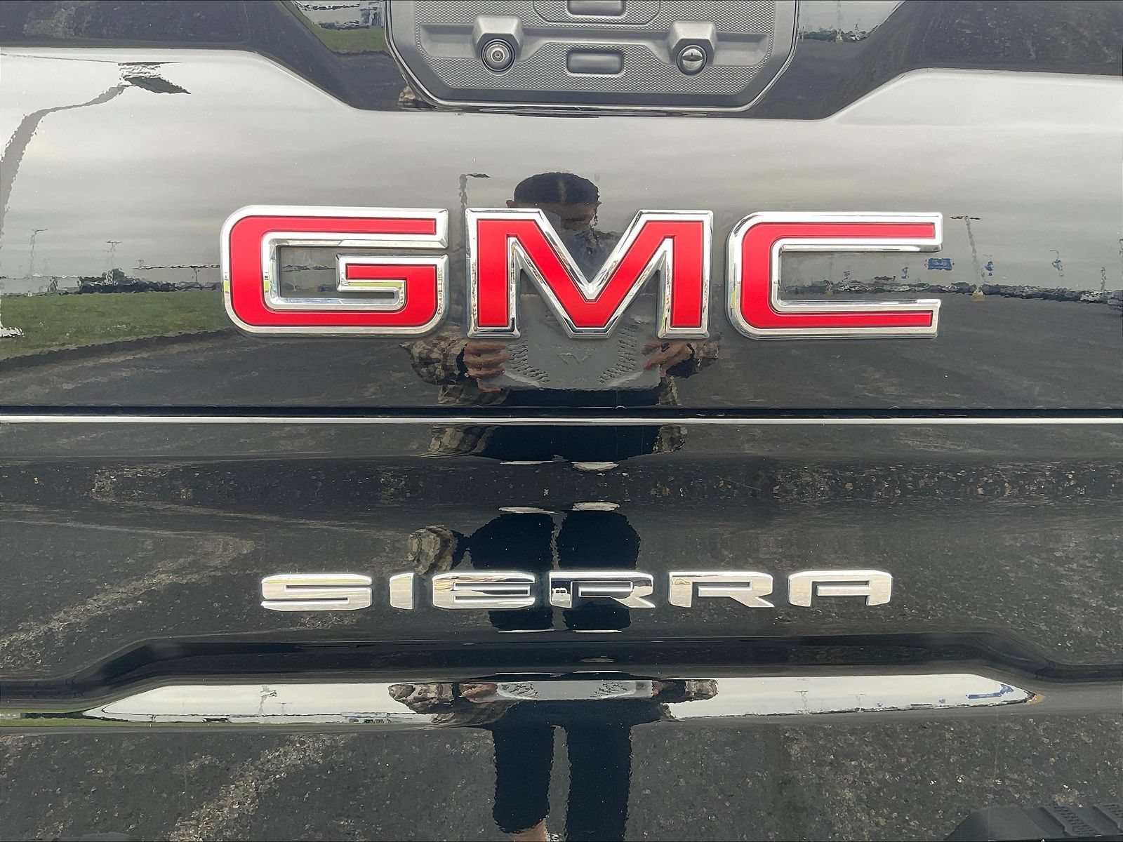 Used 2022 GMC Sierra 1500 SLT w/ SLT Premium Plus Package AWD/4WD image 26