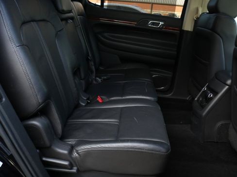 Used 2019 Lincoln MKT AWD image 45