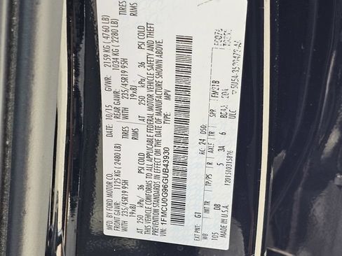 Used 2016 Ford Escape SE w/ SE Chrome Package FWD image 28