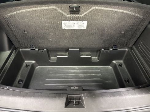 Used 2023 Chevrolet Traverse LT image 41