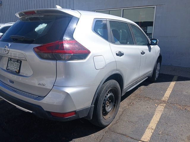 Used 2018 Nissan Rogue S AWD/4WD image 2