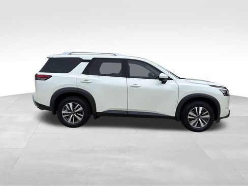 Certified 2024 Nissan Pathfinder SL FWD image 8