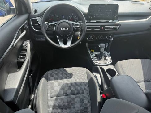 Used 2023 Kia Seltos LX AWD/4WD image 16