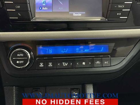Used 2015 Toyota Corolla LE image 34