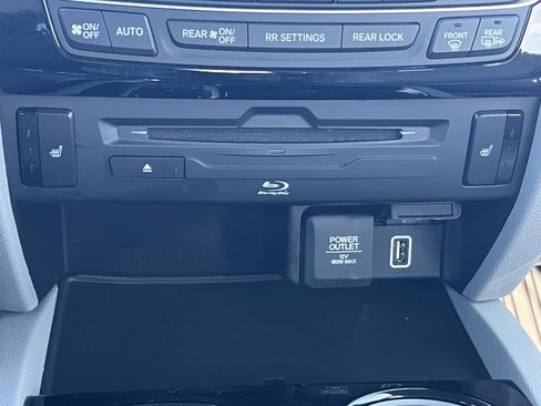 Used 2021 Honda Pilot Touring image 12