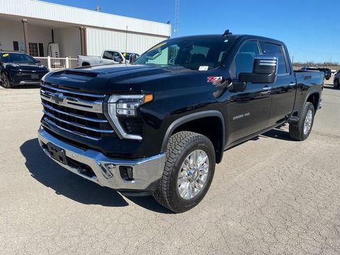 Used 2024 Chevrolet Silverado 2500 LTZ w/ LTZ Convenience Package image 2