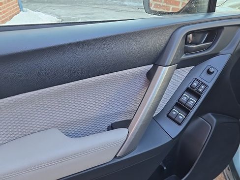 Used 2017 Subaru Forester 2.5i Premium w/ All-Weather Package image 15