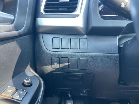 Used 2015 Toyota Highlander XLE image 22