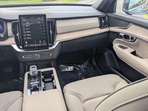 New 2026 Volvo XC90 B5 Plus w/ Protection Package Premier AWD/4WD image 18