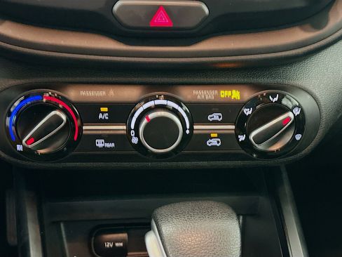 Used 2025 Kia Soul LX w/ LX Technology Package FWD image 23