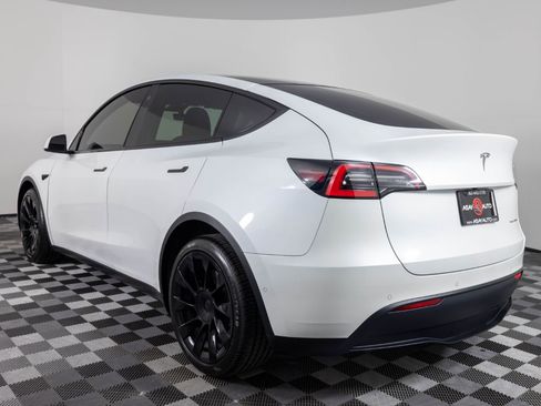 Used 2021 Tesla Model Y Long Range image 4