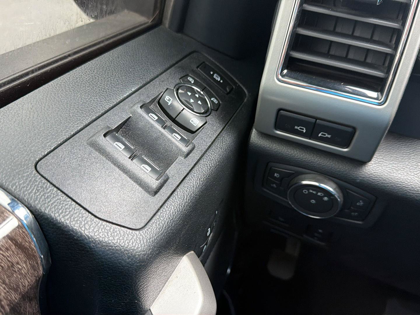Used 2019 Ford F250 Lariat w/ Lariat Ultimate Package AWD/4WD image 20