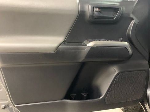Used 2020 Toyota Tacoma SR5 w/ SR5 Appearance Package (SM) RWD image 13