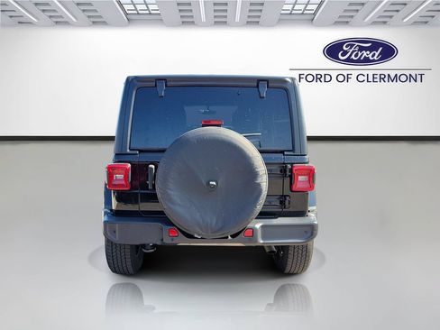 Used 2021 Jeep Wrangler Unlimited Sahara AWD/4WD image 4
