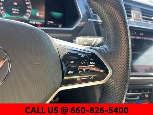 Used 2022 Volkswagen Tiguan SE R-Line image 10