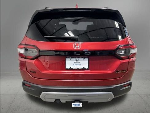 Certified 2025 Honda Pilot TrailSport image 5