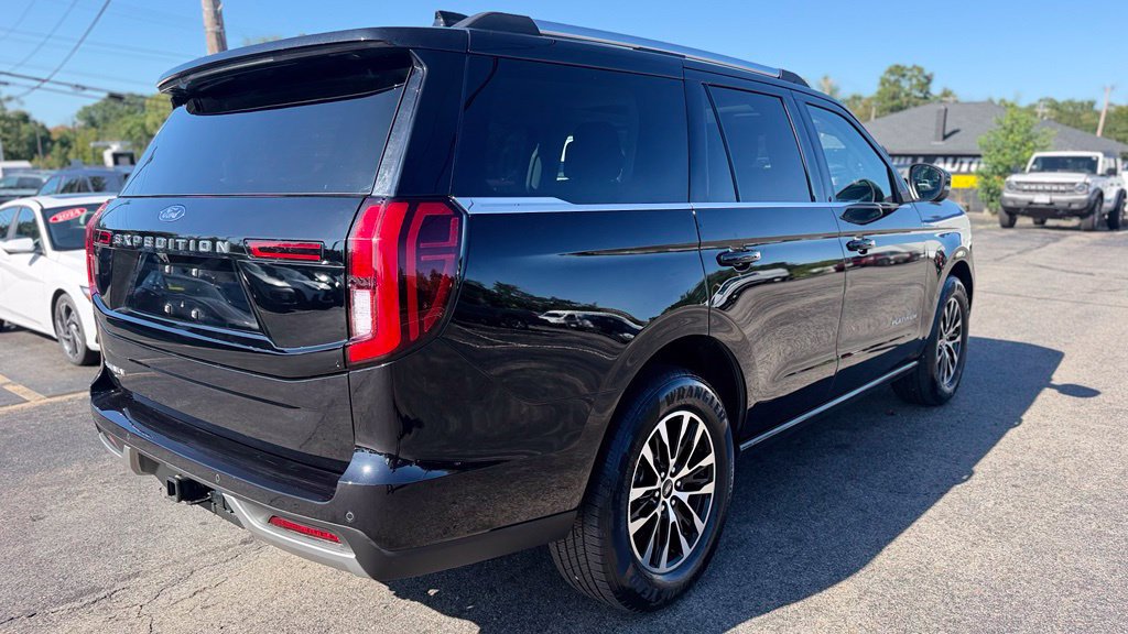 Used 2025 Ford Expedition Platinum AWD/4WD image 8