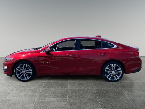 Used 2025 Chevrolet Malibu LT FWD image 2