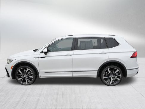 Certified 2022 Volkswagen Tiguan SEL R-Line image 4