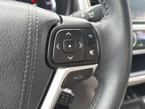 Used 2015 Toyota Highlander Limited w/ Driver Technology Package AWD/4WD image 18