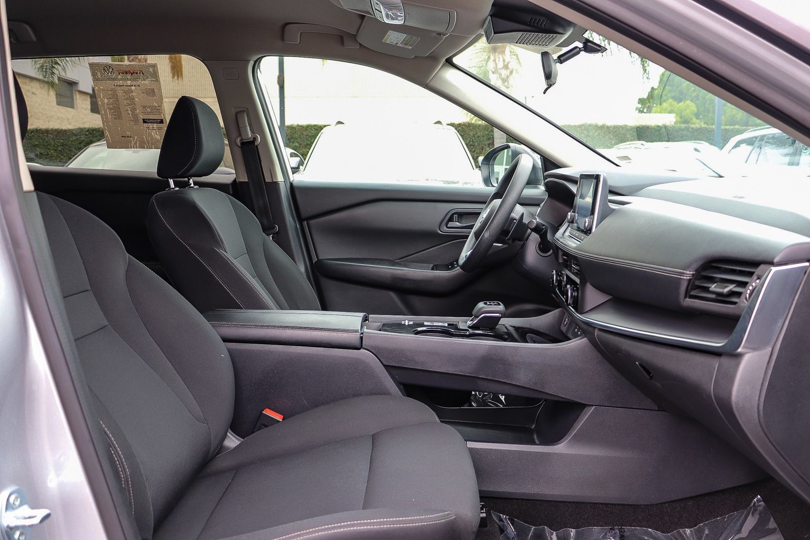Used 2024 Nissan Rogue S FWD image 17