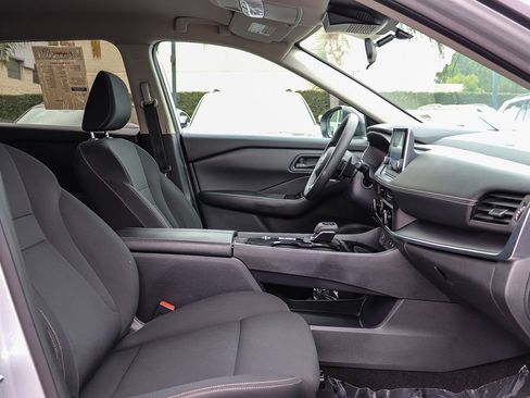 Used 2024 Nissan Rogue S FWD image 17