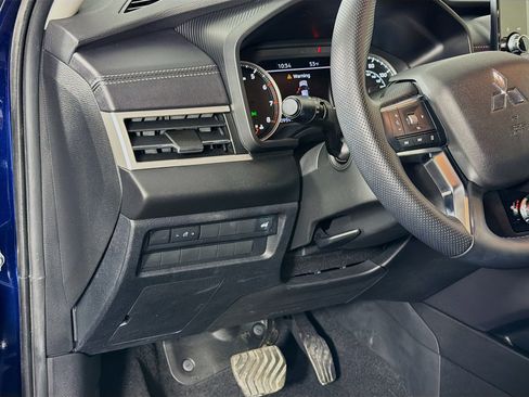 Used 2024 Mitsubishi Outlander SE image 11