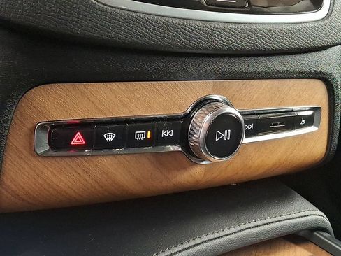 Used 2024 Volvo XC90 B6 Plus w/ Protection Package Premier AWD/4WD image 14