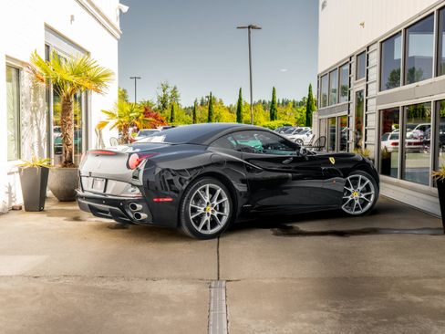 Used 2011 Ferrari California RWD image 8