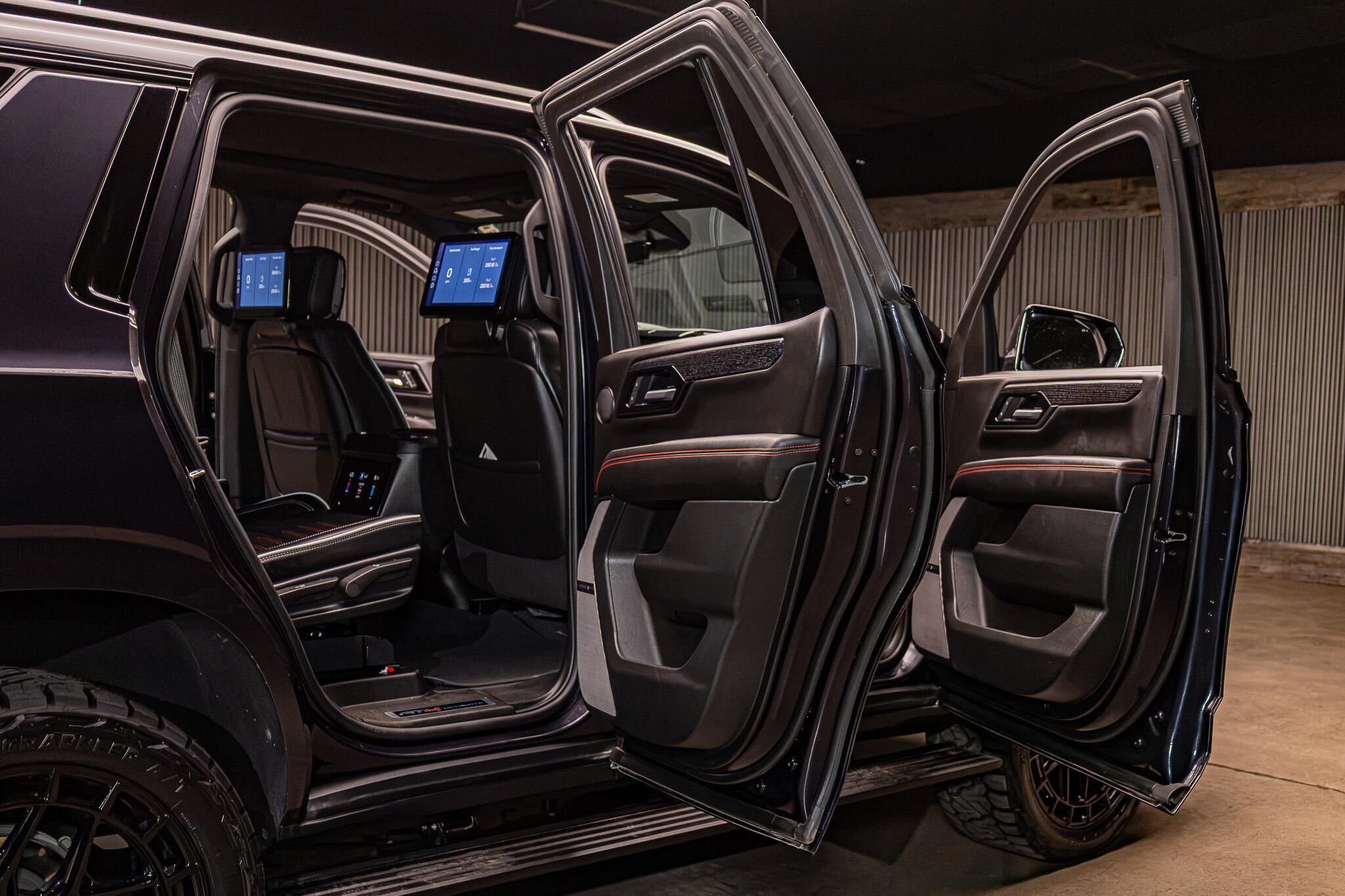 Used 2025 GMC Yukon AT4 Ultimate AWD/4WD image 31
