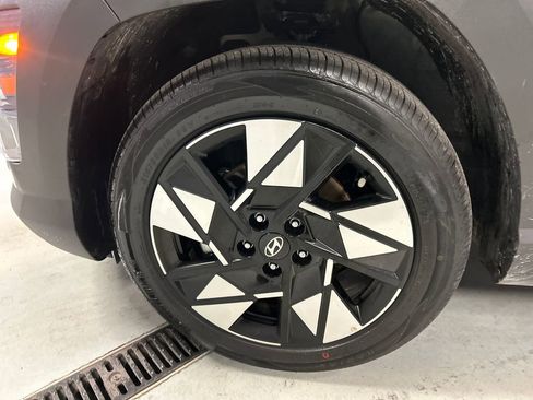 Used 2025 Hyundai Kona SEL image 9