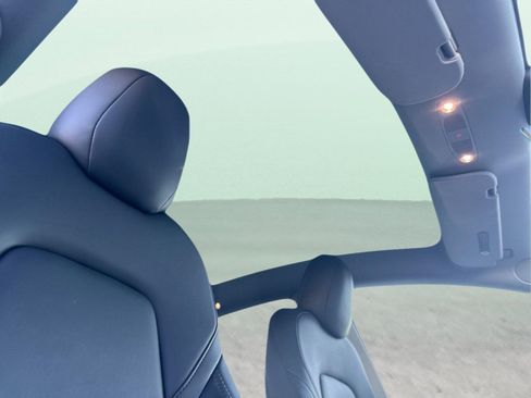 Used 2023 Tesla Model Y Long Range image 17