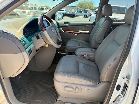 Used 2005 Toyota Sienna XLE Limited AWD/4WD image 16