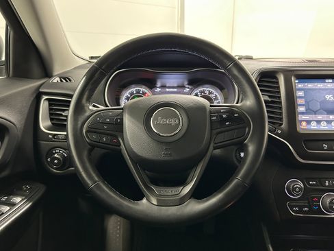 Used 2019 Jeep Cherokee Trailhawk w/ Cold Weather Group AWD/4WD image 14